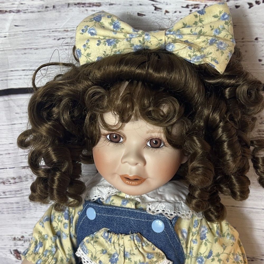 Vintage‎ 1996 The Hamilton Collection "Miss Glamour" Doll 16.5" Tall - No Box - Picture 2 of 7